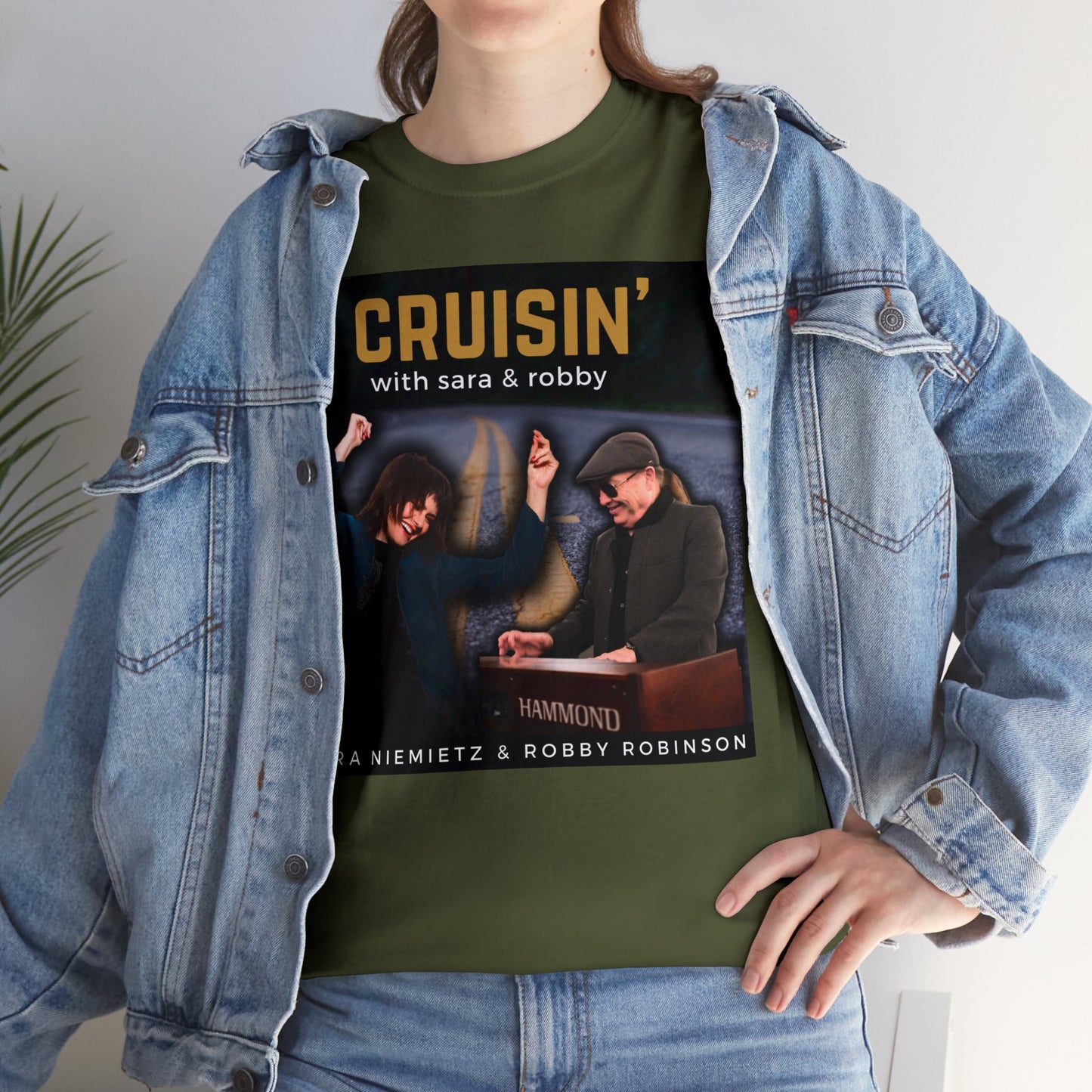 CRUISIN' WITH SARA AND ROBBY Unisex Heavy Cotton Tee