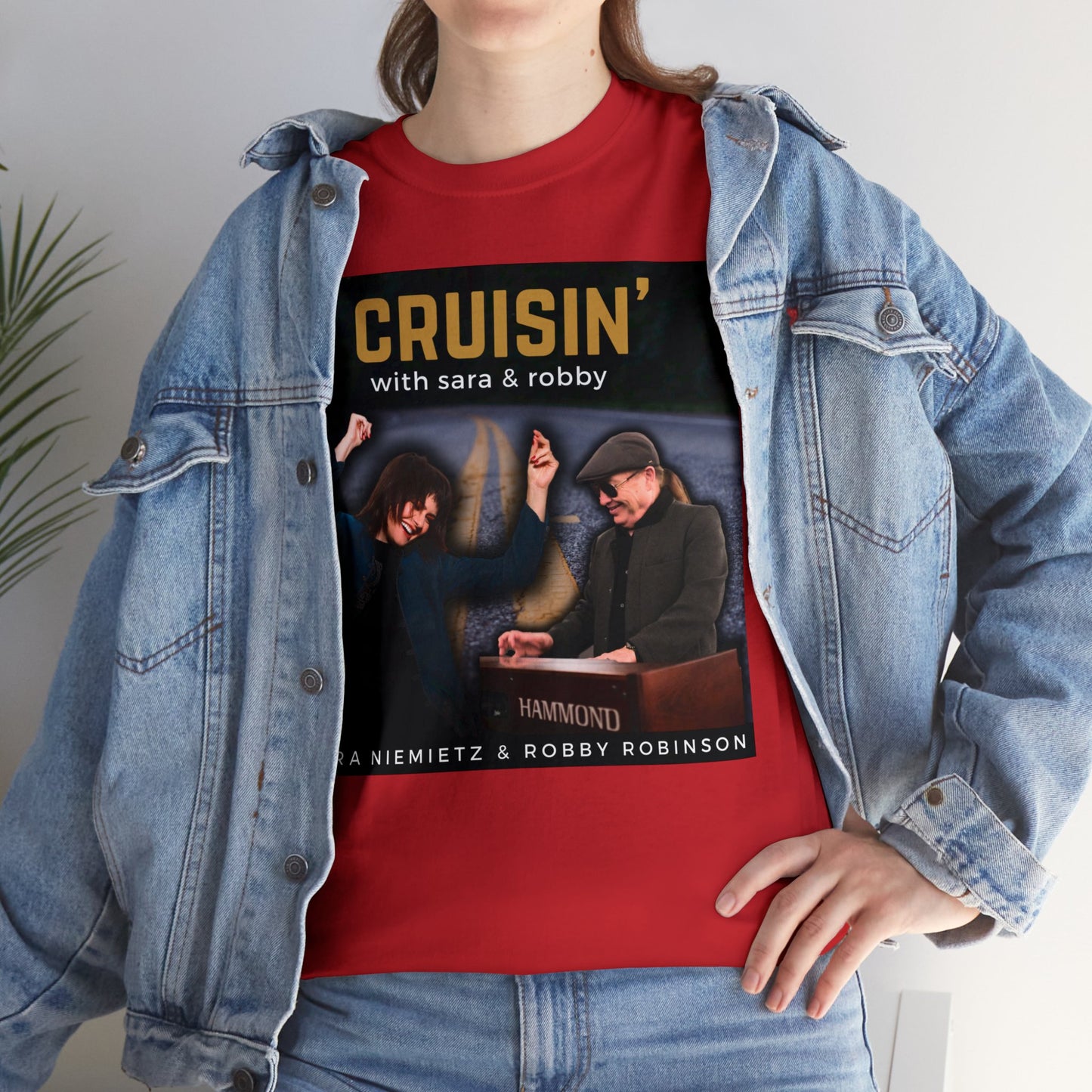 CRUISIN' WITH SARA AND ROBBY Unisex Heavy Cotton Tee