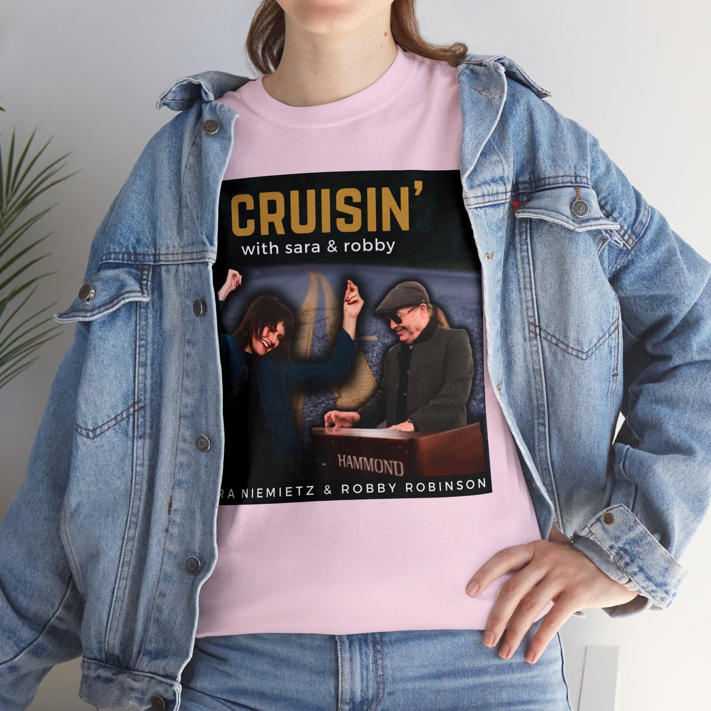 CRUISIN' WITH SARA AND ROBBY Unisex Heavy Cotton Tee