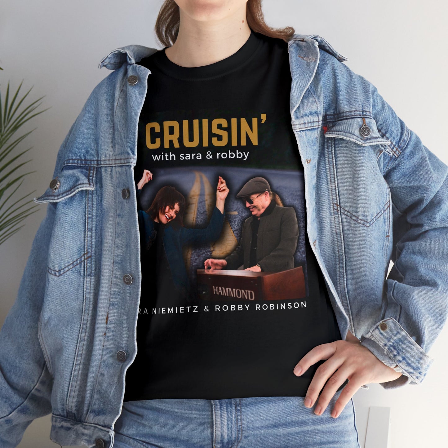 CRUISIN' WITH SARA AND ROBBY Unisex Heavy Cotton Tee