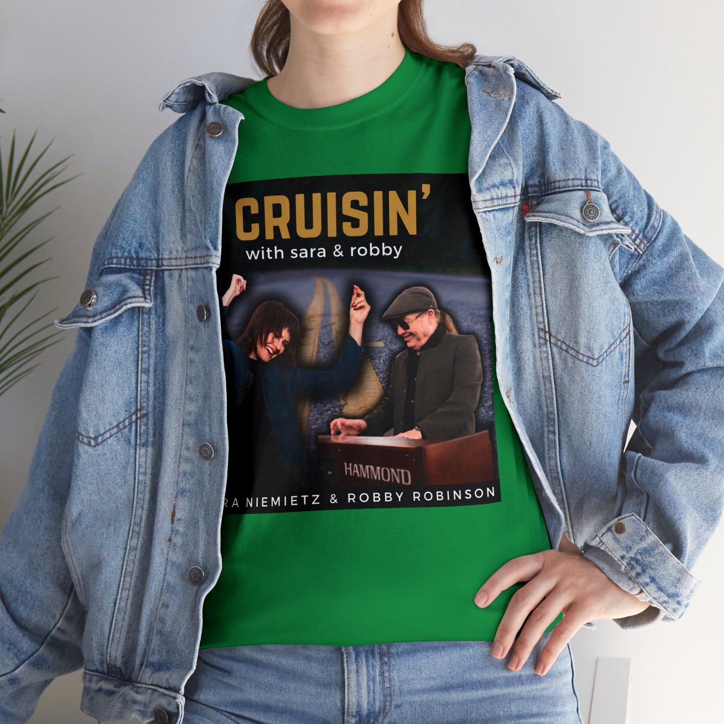 CRUISIN' WITH SARA AND ROBBY Unisex Heavy Cotton Tee